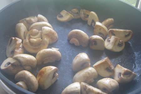 "удачное решение" - овощи запечённые с курицей и грибами под сырной корочкой .: шаг 1