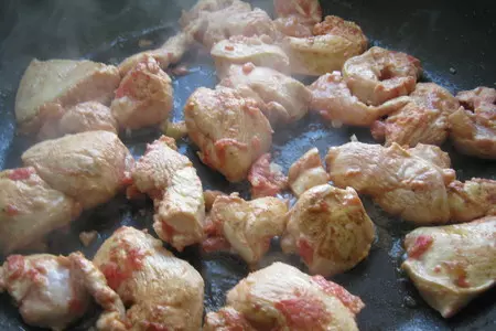 "удачное решение" - овощи запечённые с курицей и грибами под сырной корочкой .: шаг 2