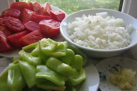 "удачное решение" - овощи запечённые с курицей и грибами под сырной корочкой .: шаг 3