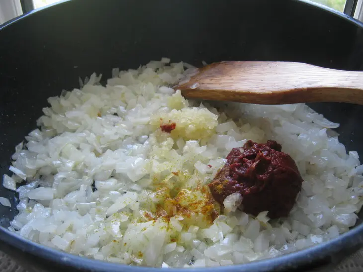 "удачное решение" - овощи запечённые с курицей и грибами под сырной корочкой .: шаг 6
