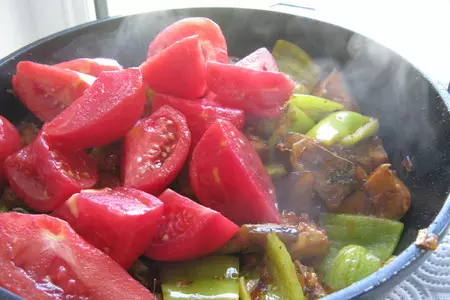 "удачное решение" - овощи запечённые с курицей и грибами под сырной корочкой .: шаг 7