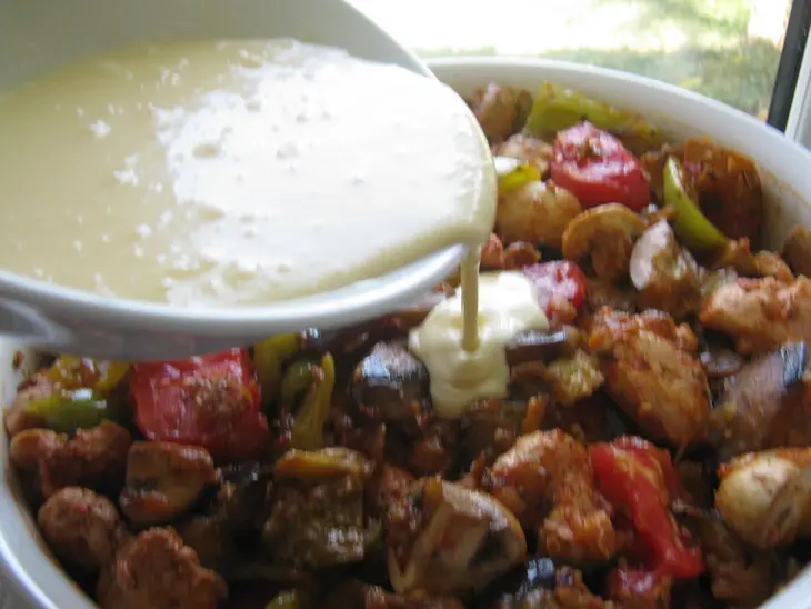"удачное решение" - овощи запечённые с курицей и грибами под сырной корочкой .: шаг 8