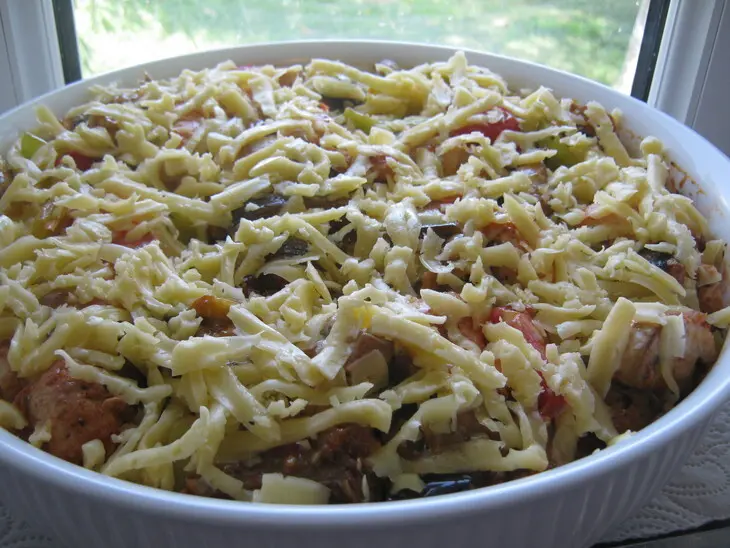 "удачное решение" - овощи запечённые с курицей и грибами под сырной корочкой .: шаг 9