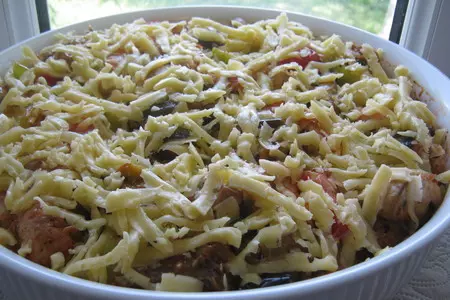 "удачное решение" - овощи запечённые с курицей и грибами под сырной корочкой .: шаг 9