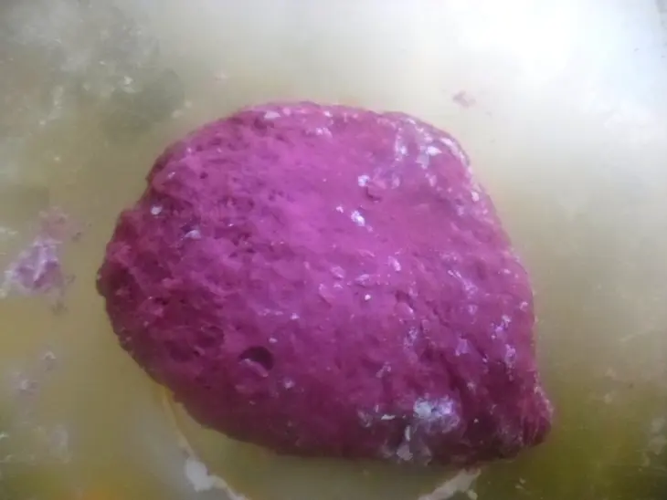 Свекольные булочки: шаг 3