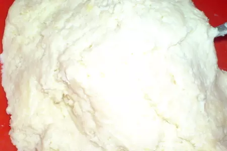 Рогалики творожные с шоколадом и со сливочно-клубничным маслом: шаг 2