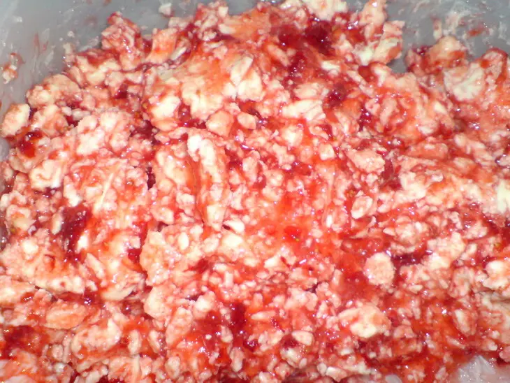 Рогалики творожные с шоколадом и со сливочно-клубничным маслом: шаг 8