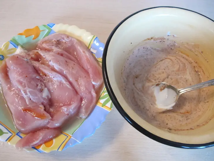 Острая, горячая закуска из курицы, яблок и винограда: шаг 1