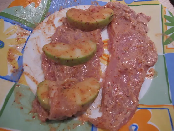 Острая, горячая закуска из курицы, яблок и винограда: шаг 4