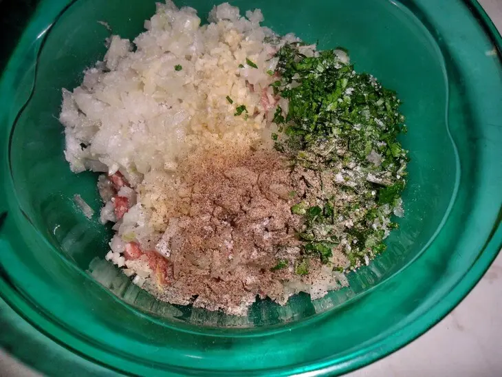 Бурек по сербски(с мясом и сыром): шаг 1