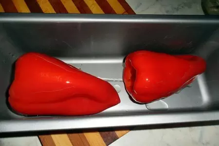 Чушки бурек(болгарский перец в панировке фаршированный мясным фаршем и сыром.): шаг 1