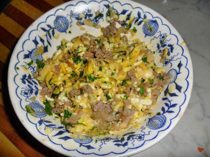 Чушки бурек(болгарский перец в панировке фаршированный мясным фаршем и сыром.): шаг 3