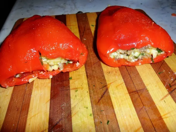 Чушки бурек(болгарский перец в панировке фаршированный мясным фаршем и сыром.): шаг 4