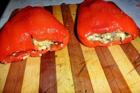 Чушки бурек(болгарский перец в панировке фаршированный мясным фаршем и сыром.): шаг 4
