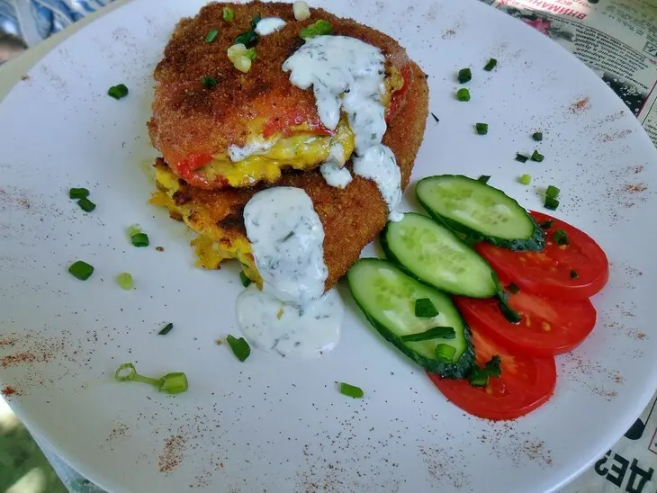 Чушки бурек(болгарский перец в панировке фаршированный мясным фаршем и сыром.): шаг 6