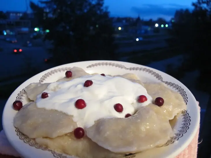 Творожные варенники с брусникой.: шаг 9
