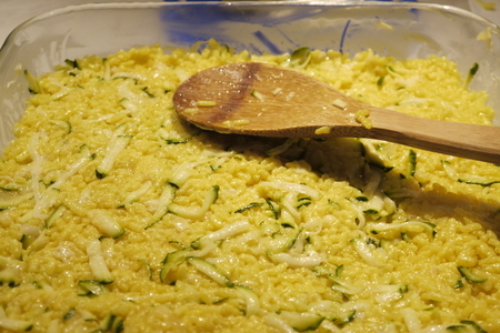 Рисовая запеканка "мозаика" с помидорами, цукини и мягким французским сыром: шаг 2