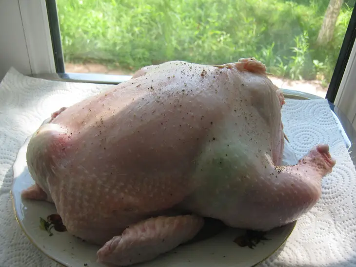 Курица запечённая с яблоками и орехами ,в яблочно-медовой  глазури и под яблочным соусом.: шаг 3
