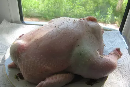 Курица запечённая с яблоками и орехами ,в яблочно-медовой  глазури и под яблочным соусом.: шаг 3