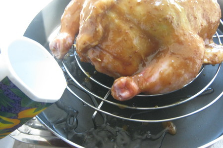 Курица запечённая с яблоками и орехами ,в яблочно-медовой  глазури и под яблочным соусом.: шаг 6