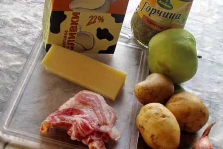 Картофельная запеканка с яблоками и беконом.: шаг 1