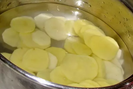 Картофельная запеканка с яблоками и беконом.: шаг 2