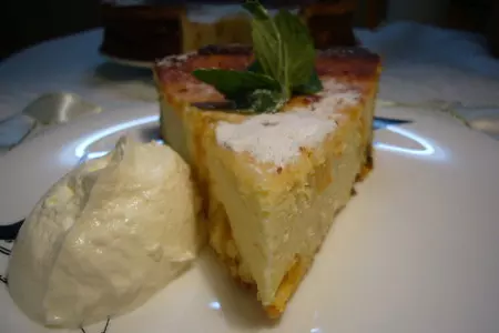 Сливочно - ванильная запеканка с творожным сыром и курагой.: шаг 7