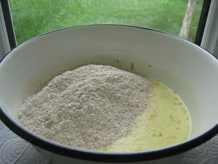 Хлеб из цельнозерновой муки с горохом и мёдом - "урожайный".: шаг 4