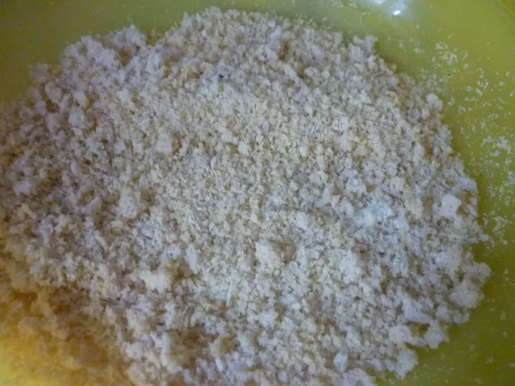Куриная грудка карри под соусом,  с гарниром из печеных яблок,козьего сыра и кедровых орешков: шаг 3