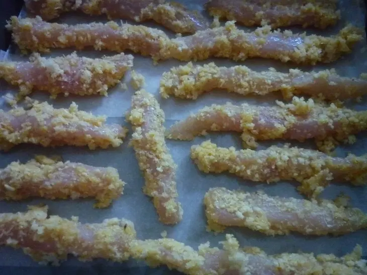 Куриная грудка карри под соусом,  с гарниром из печеных яблок,козьего сыра и кедровых орешков: шаг 5
