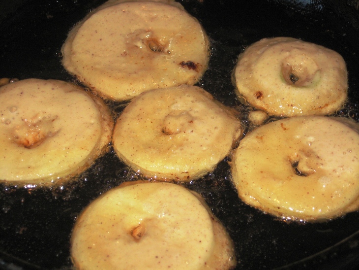 Пончики с яблоками к завтраку: шаг 7