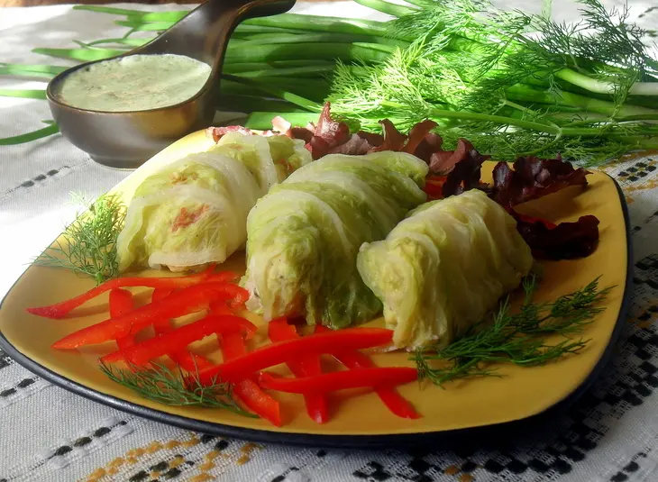 Паровые голубцы из пекинской капусты с соусом: шаг 9