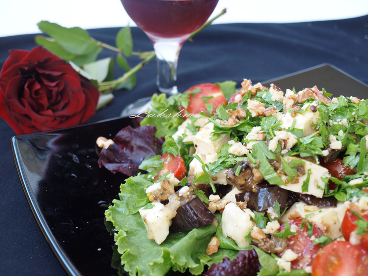 Салат с запечёнными баклажанами,брынзой и помидорами.: шаг 5