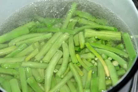 Курица с грибами и китайской спаржевой фасолью: шаг 4