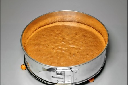 Кофейный торт со взбитыми сливками и миндально-грильяжным бисквитом.: шаг 15
