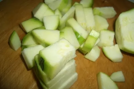 Салат из кабачков с огурцами (консервация): шаг 2