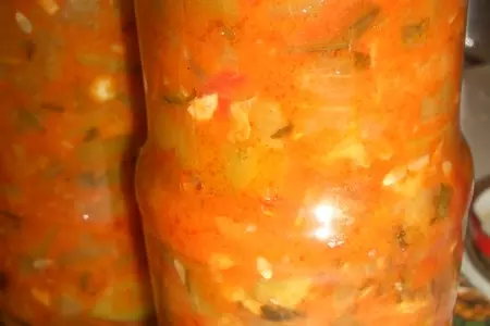 Салат из кабачков с огурцами (консервация): шаг 7