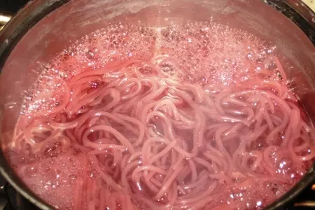 «захмелевшие» спагетти с мясными шариками: шаг 6