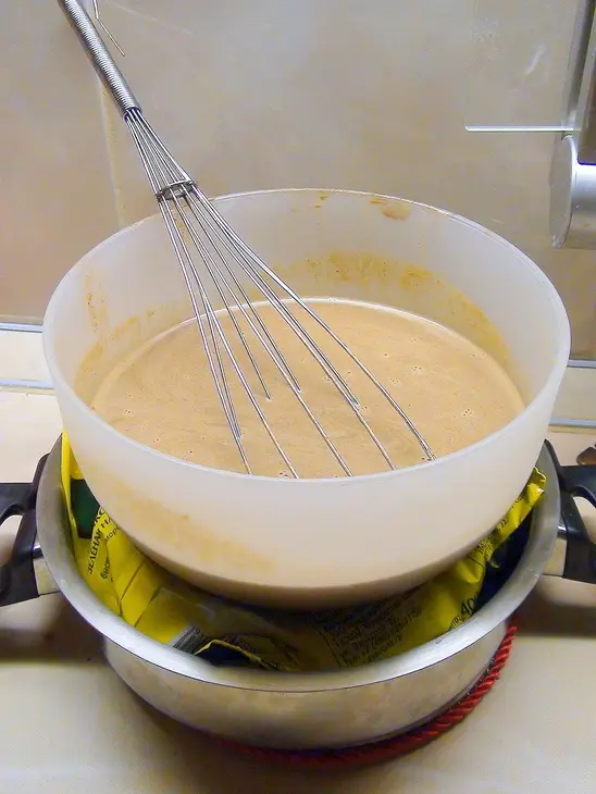 Корзиночки из шоколада с персиками и шоколадным муссом для прекрасных именинниц сайта. натальин день: шаг 3