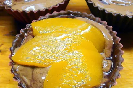 Корзиночки из шоколада с персиками и шоколадным муссом для прекрасных именинниц сайта. натальин день: шаг 10