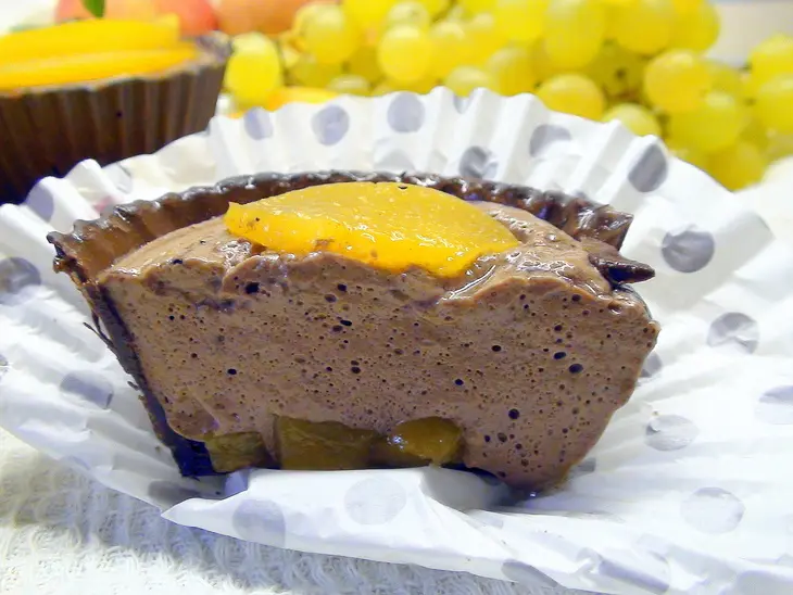 Корзиночки из шоколада с персиками и шоколадным муссом для прекрасных именинниц сайта. натальин день: шаг 11