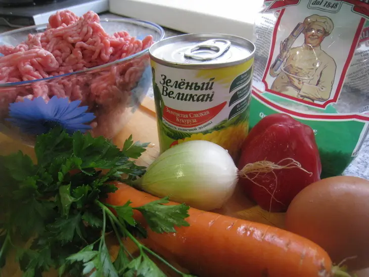Разноцветные мясные кексы: шаг 1