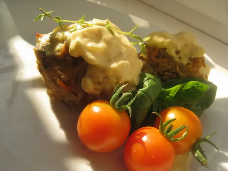 Разноцветные мясные кексы: шаг 11