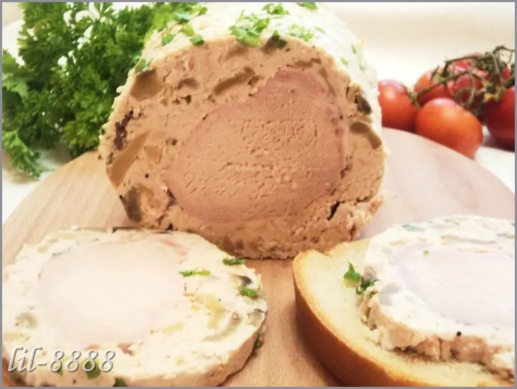 Рулет из свиной вырезки с курицей.: шаг 4