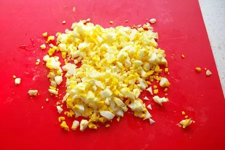 Рыбка на овощной подушке под белым яичным соусом: шаг 6