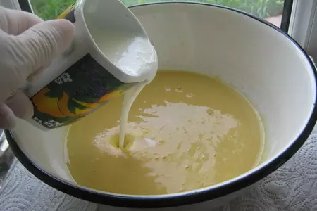 Оладьи с гороховым пюре и луковым конфитюром.: шаг 1