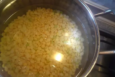 Индейка с пряным яблочным соусом с гарниром из яблок и гороховым пюре: шаг 1