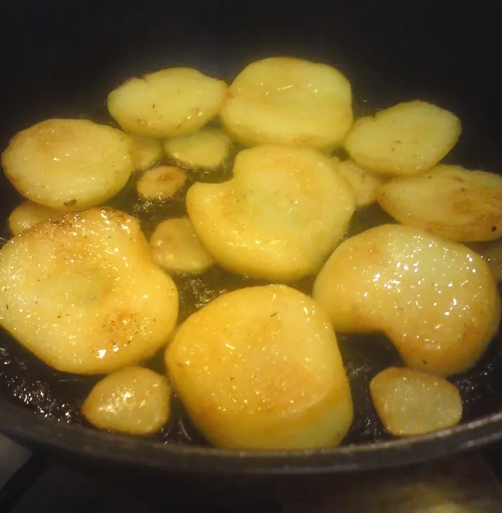 Индейка с пряным яблочным соусом с гарниром из яблок и гороховым пюре: шаг 7