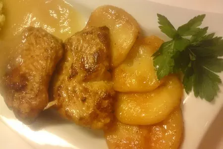 Индейка с пряным яблочным соусом с гарниром из яблок и гороховым пюре: шаг 8