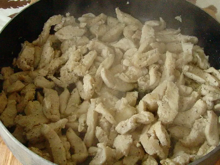 Тыква фаршированная курицей, клюквой и миндалем: шаг 4